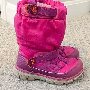 Girls snow boots. Size 9.5 Straide Rite Made to Play. Insulated